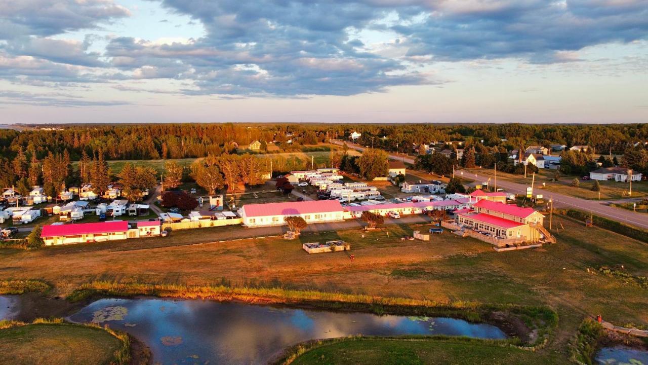 The Waterfront Motel Grand Barachois Экстерьер фото