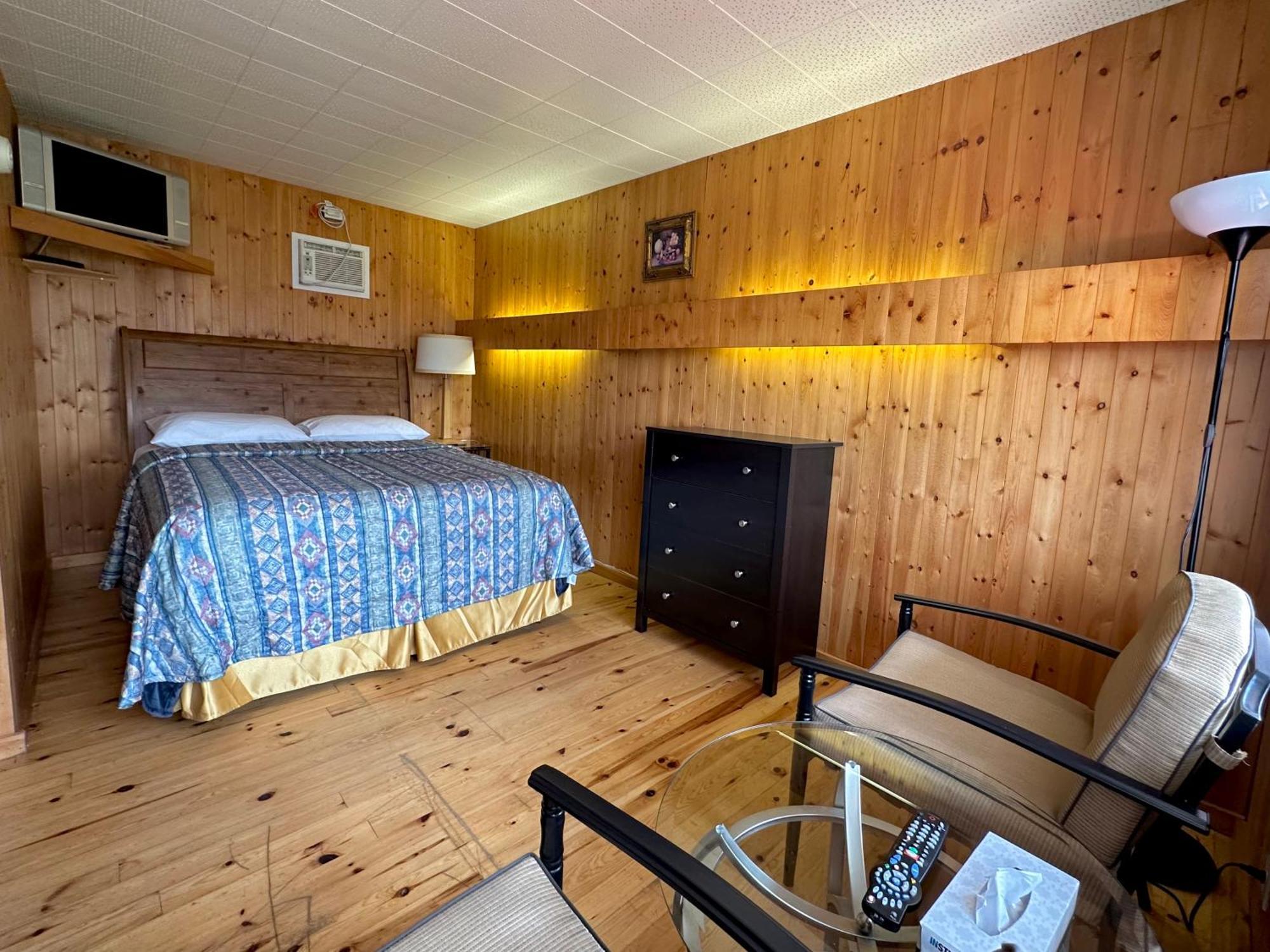 The Waterfront Motel Grand Barachois Экстерьер фото