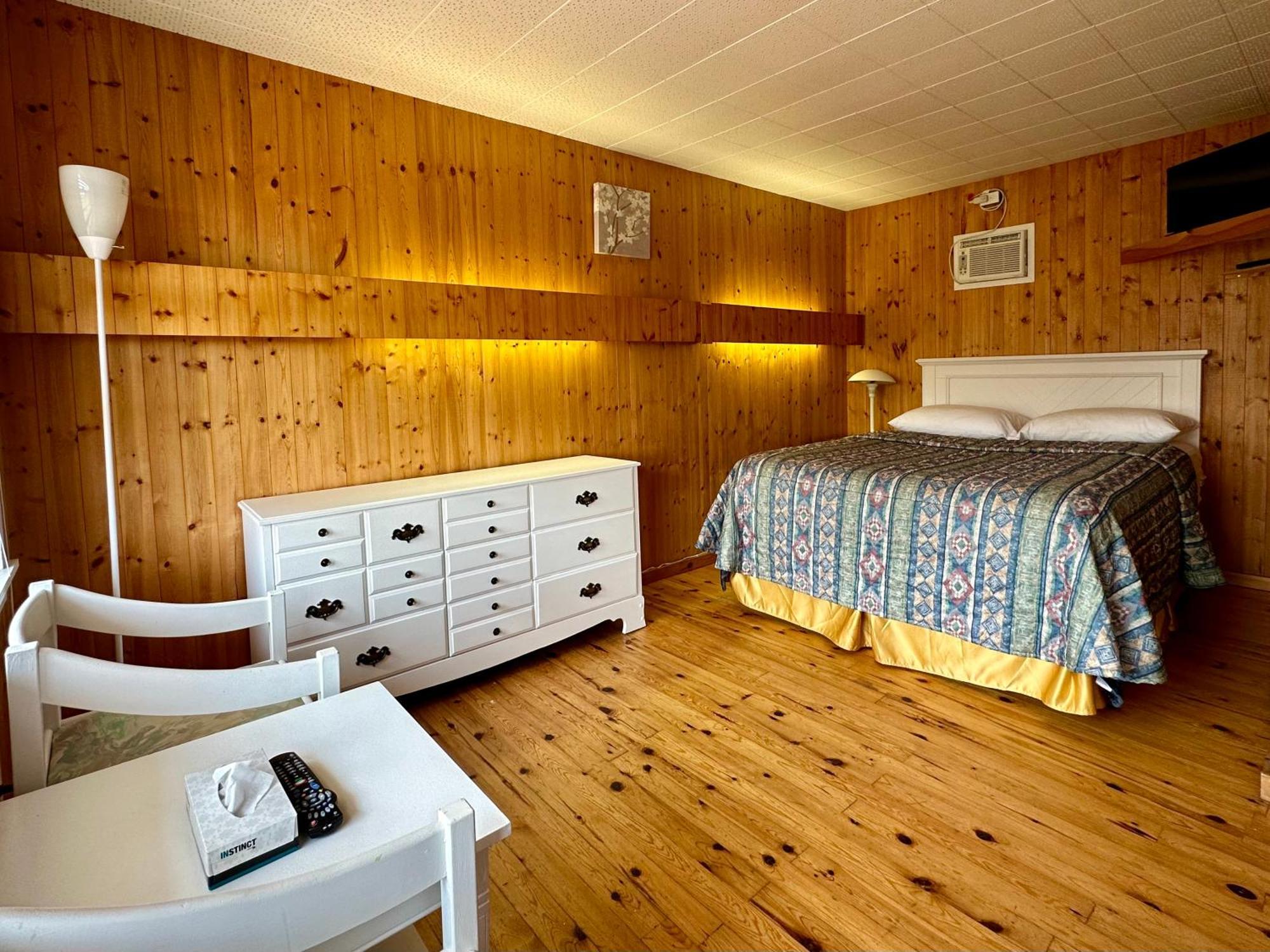 The Waterfront Motel Grand Barachois Экстерьер фото