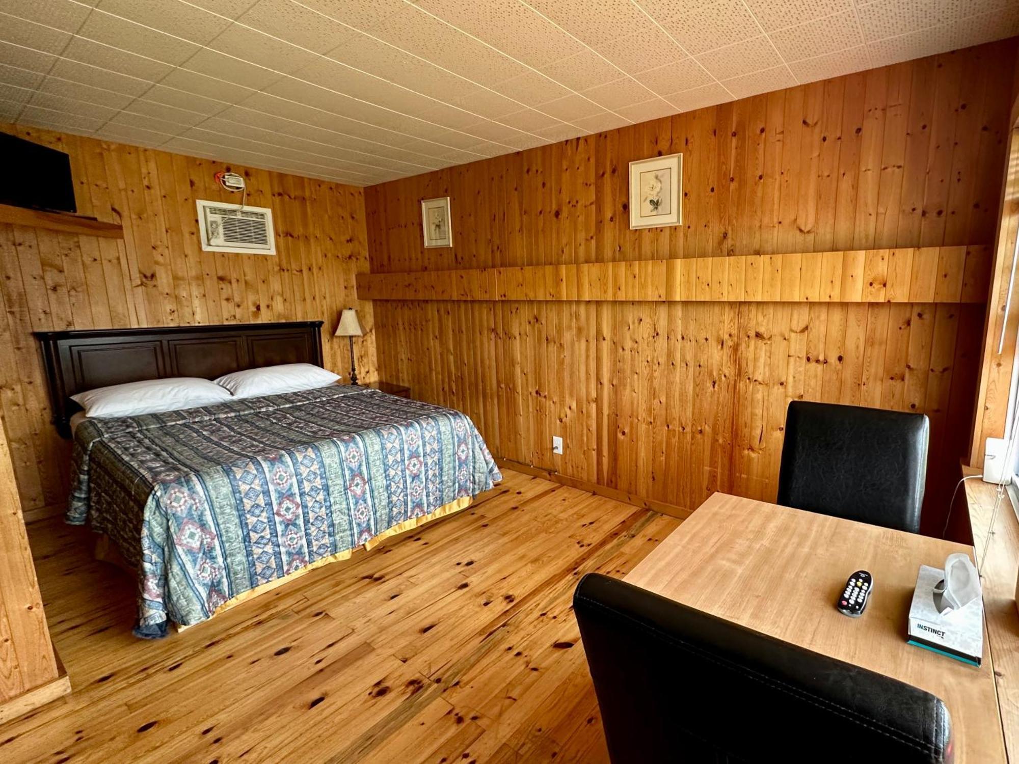 The Waterfront Motel Grand Barachois Экстерьер фото