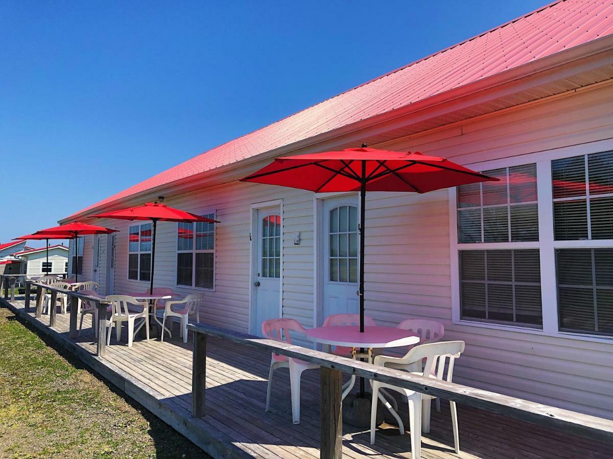 The Waterfront Motel Grand Barachois Экстерьер фото